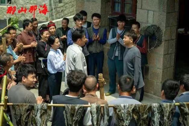 人生游戏新篇,人生游戏新篇，友情与家的温暖日常