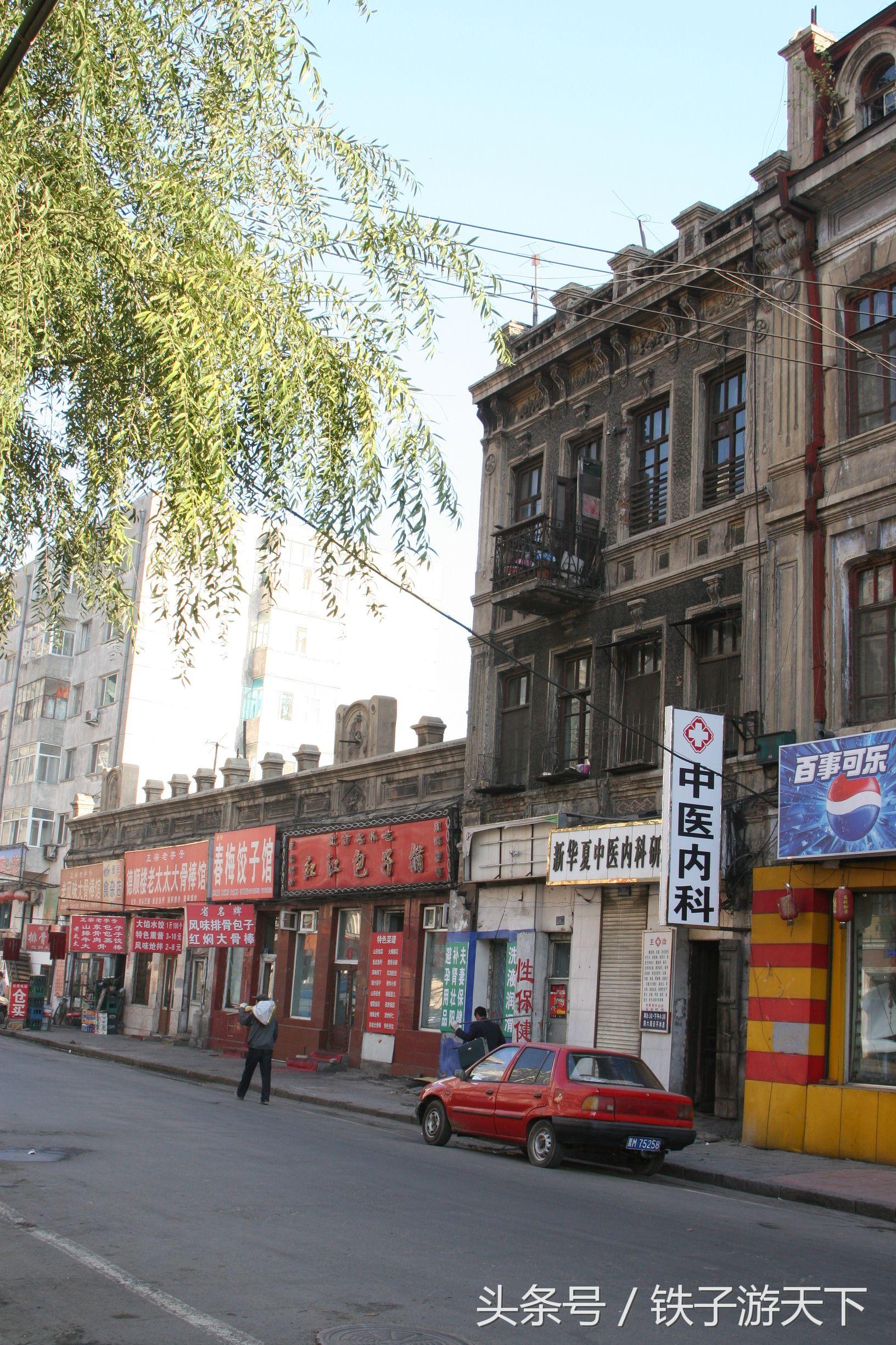 女演员尿裤子,女演员尿裤子，小巷深处的戏剧与独特小店探索