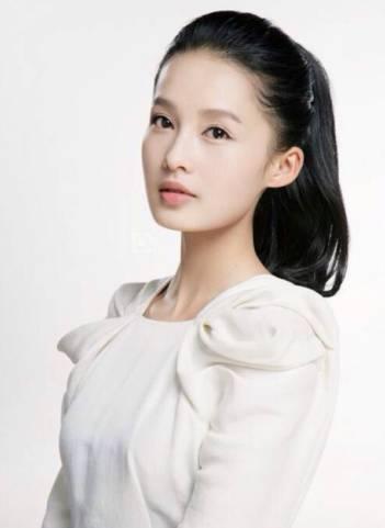 明星校花,明星校花，校园内外的璀璨之星